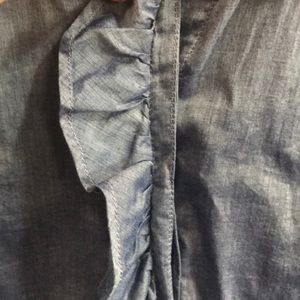 Cute and lightweight Gap denim shirt with ruffle